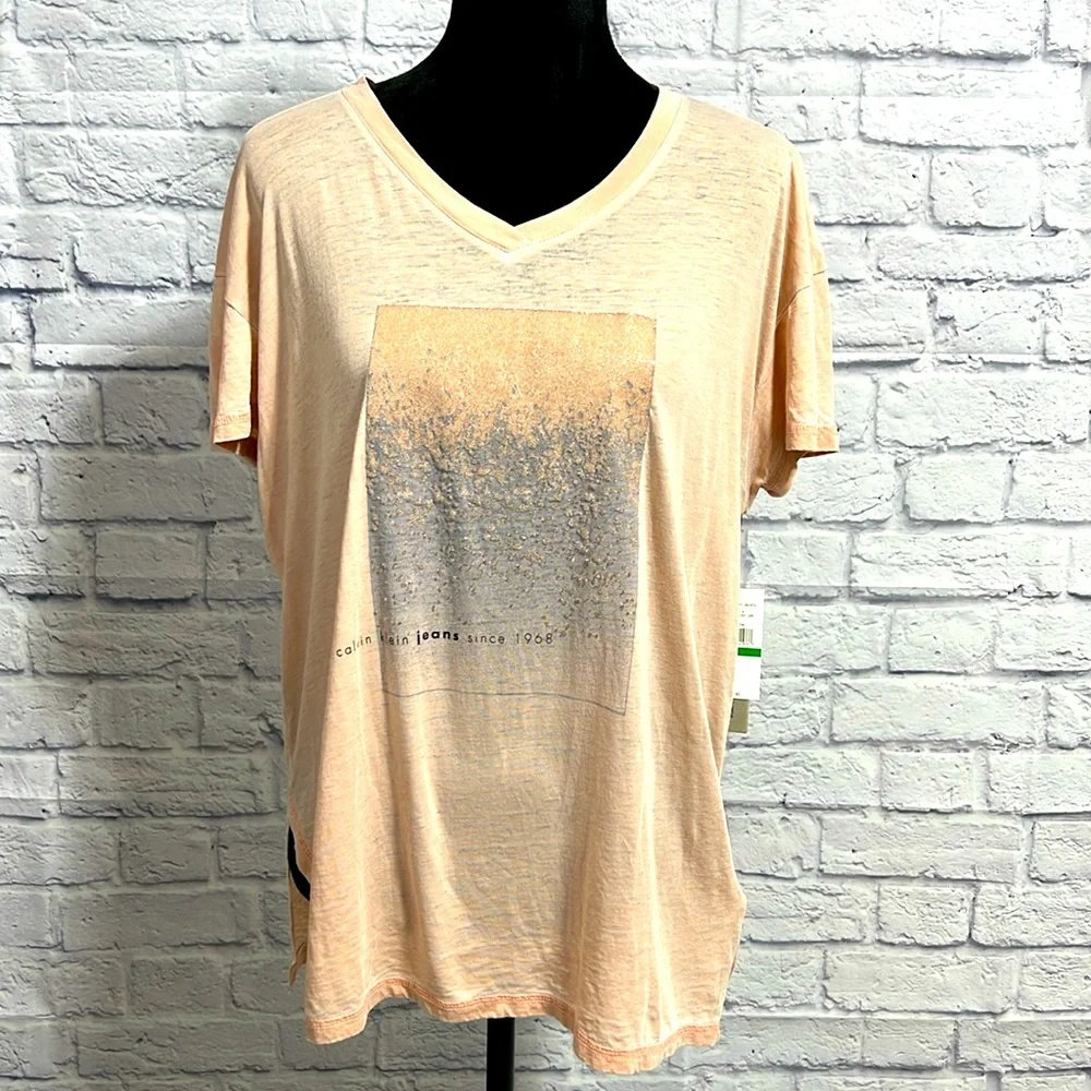 🆕 Calvin Klein Jeans Salmon Blush T-Shirt - Women’s Size Large